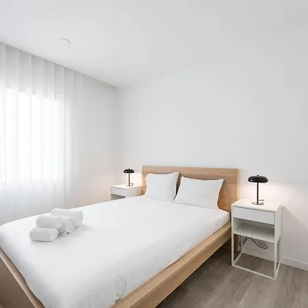 Apartment Guestready - The Grey Light Across Forum Aveiro